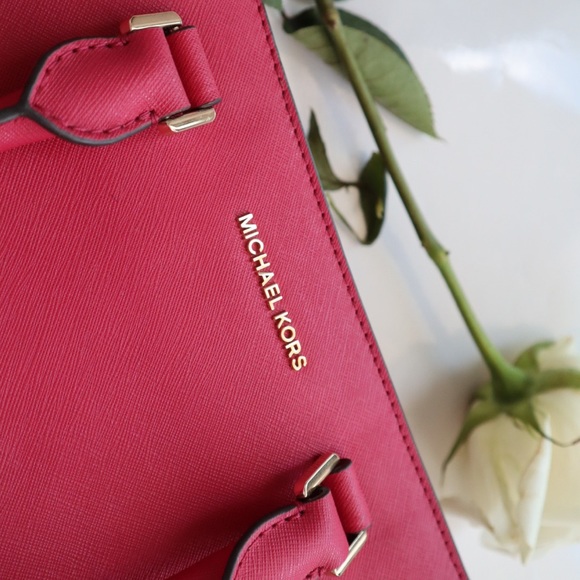 Large red MK bag with crossbody strap! - Picture 5 of 5